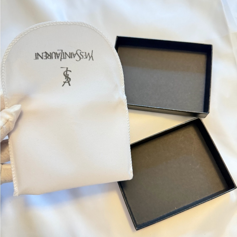 Yves Saint Laurent Gift Box + Dust Pouch - Picture 3 of 6